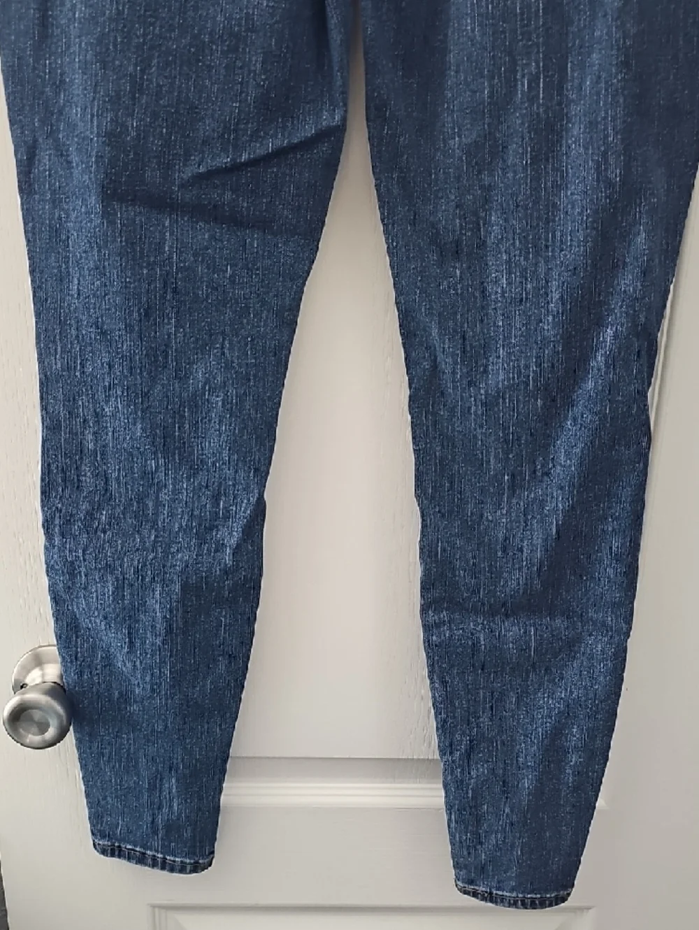 Signature by Levi Strauss Women's Skinny Mid-Blue Stretch Jeans - Picture 4 of 5